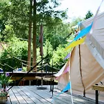 Baumschiffhotel Am Waldbad Campingplads