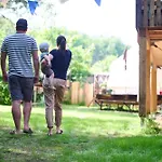 Baumschiffhotel Am Waldbad Campingplads *