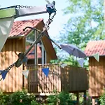 Baumschiffhotel Am Waldbad * Bad Rodach