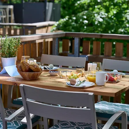 Baumschiffhotel Am Waldbad *