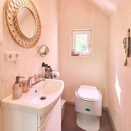Baumschiffhotel Am Waldbad Κάμπινγκ *