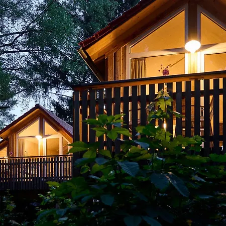 Baumschiffhotel Am Waldbad Κάμπινγκ *