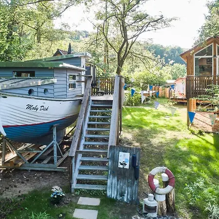 Campsite Baumschiffhotel Am Waldbad