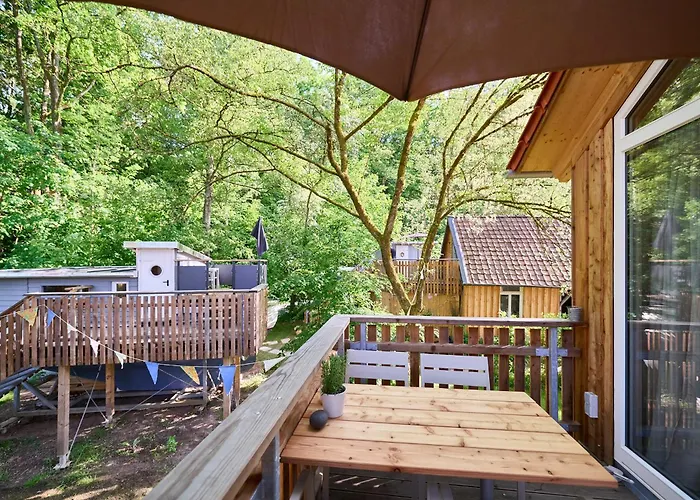 אתר קמפינג Baumschiffhotel Am Waldbad *