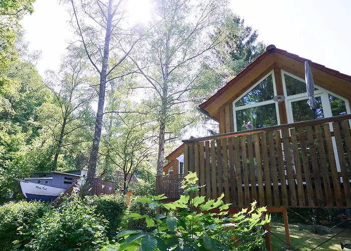אתר קמפינג Baumschiffhotel Am Waldbad